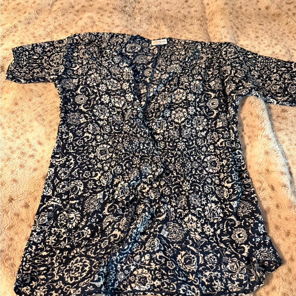 LuLaRoe Navy and White Floral V-Neck Tunic